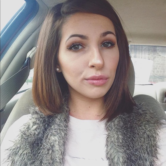 Meet your Posher, Kelly - Picture 5 of 5